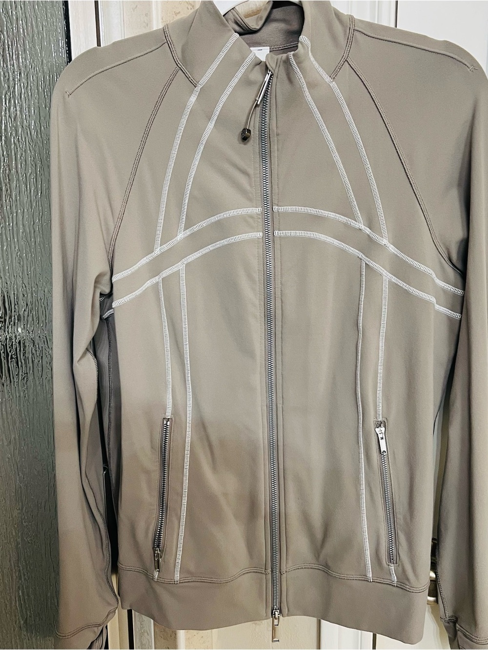 Lululemon Women’s size 10 light top jacket.
